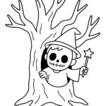 Page à colorier d’un enfant zombie, sorcier magique caché dans un arbre effrayant